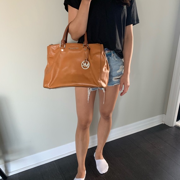 MICHAEL KORS Large Crossbody/Tote - Picture 10 of 10